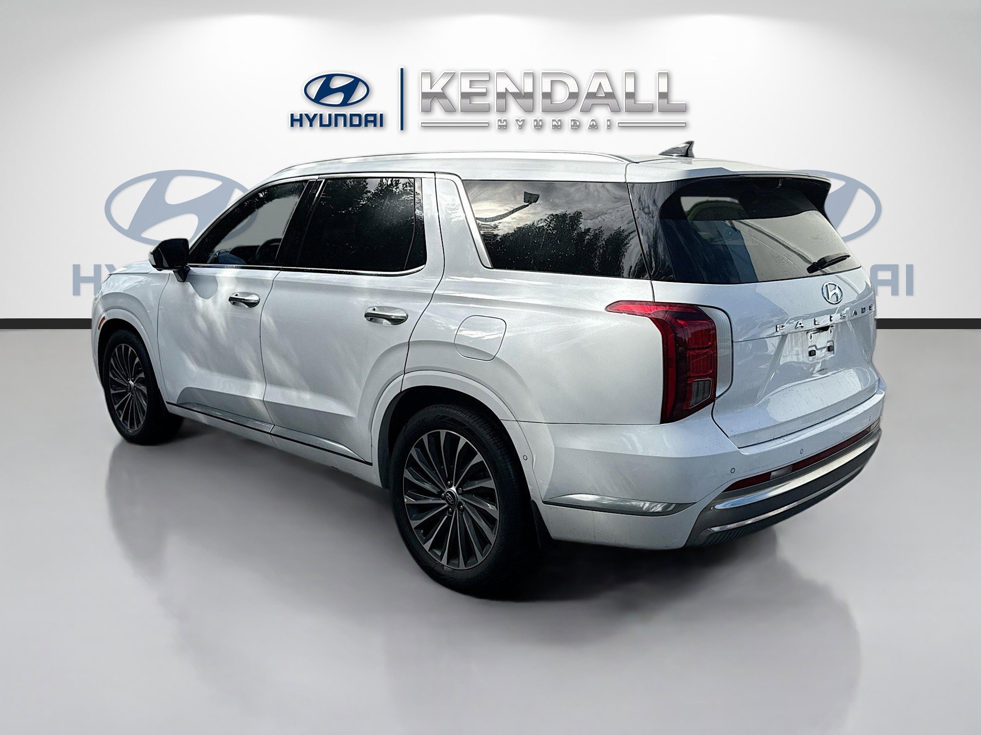 Used 2023 Hyundai Palisade Calligraphy image 4