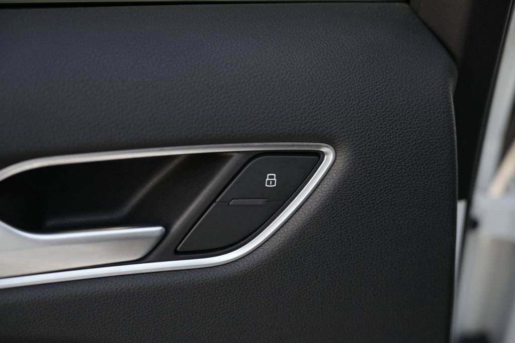 Used 2016 Audi A3 e-tron Premium Plus image 30