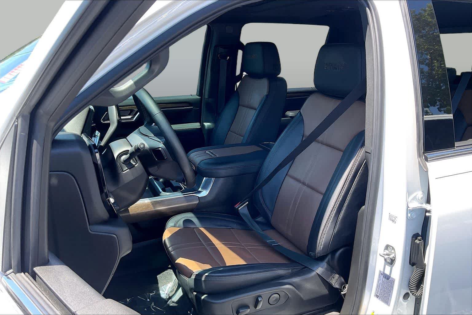 Used 2025 Chevrolet Silverado 2500 High Country w/ High Country Premium Package AWD/4WD image 24
