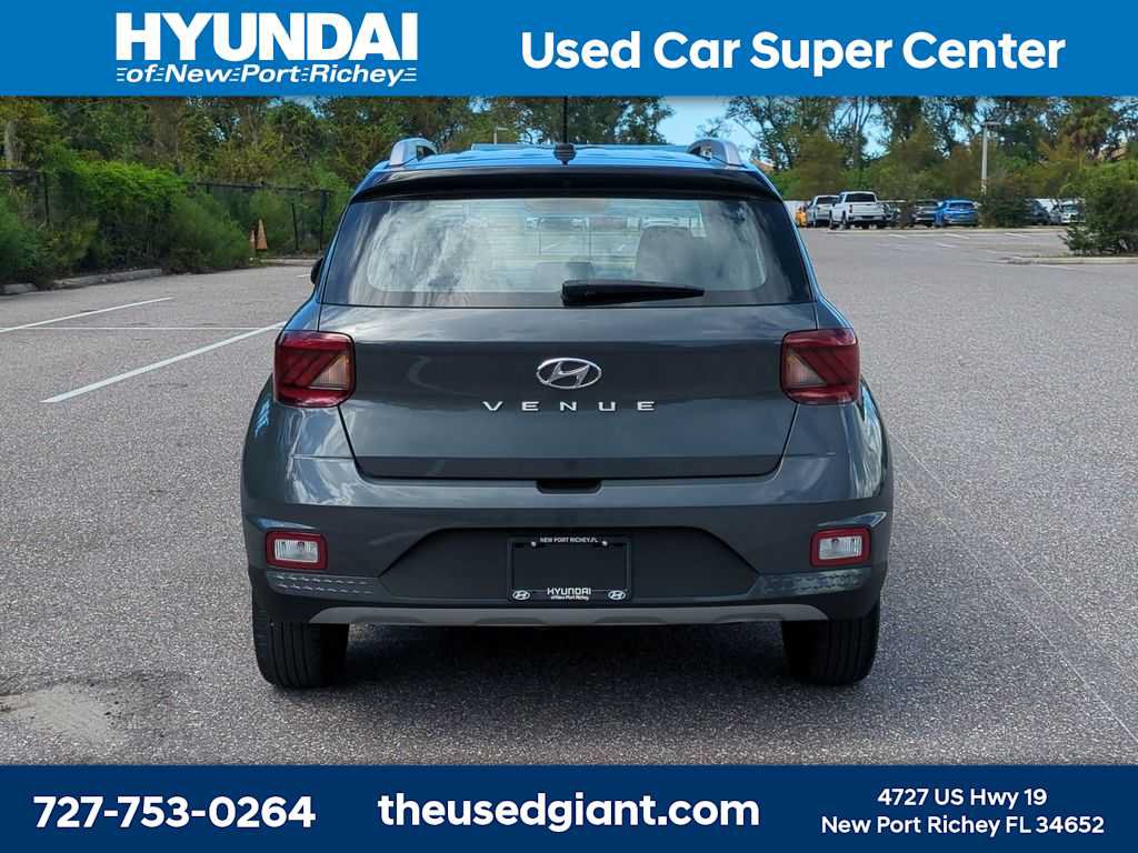 Used 2024 Hyundai Venue Limited FWD image 4