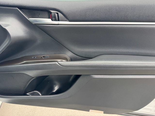 Used 2022 Toyota Camry XSE FWD image 7
