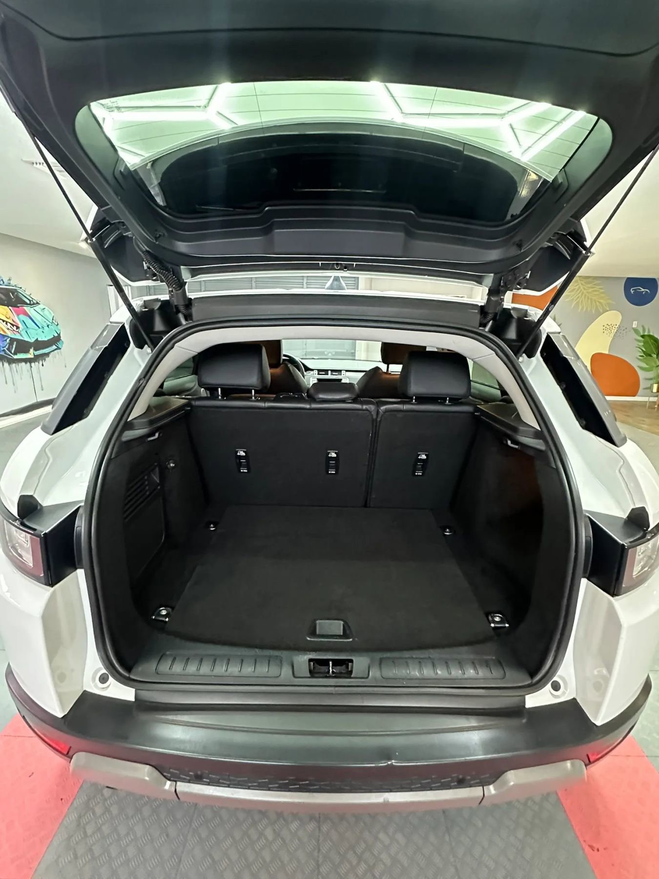 Used 2019 Land Rover Range Rover Evoque SE AWD/4WD image 34