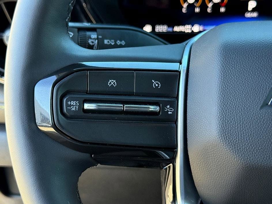 Used 2025 Chevrolet Colorado ZR2 w/ Midnight Edition image 15