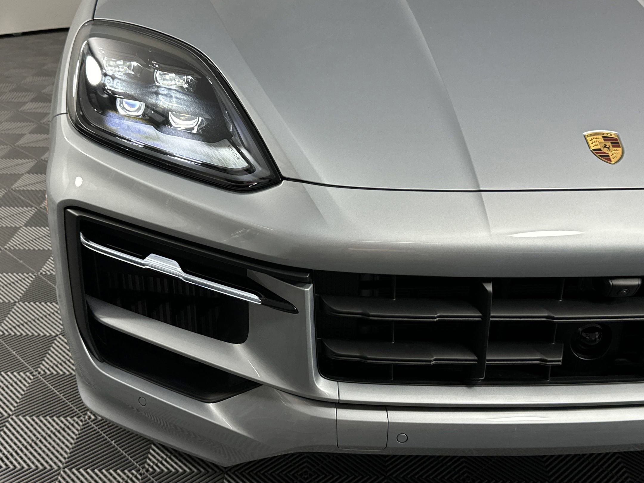 Certified 2025 Porsche Cayenne image 11