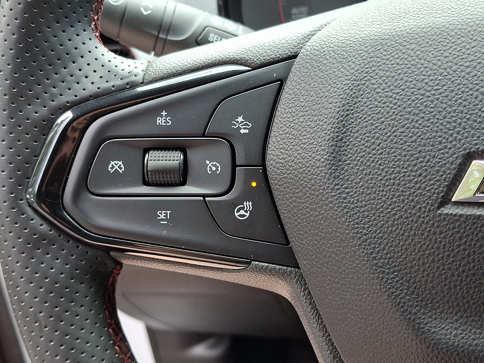 Used 2025 Chevrolet Trax RS w/ Driver Confidence Package FWD image 21