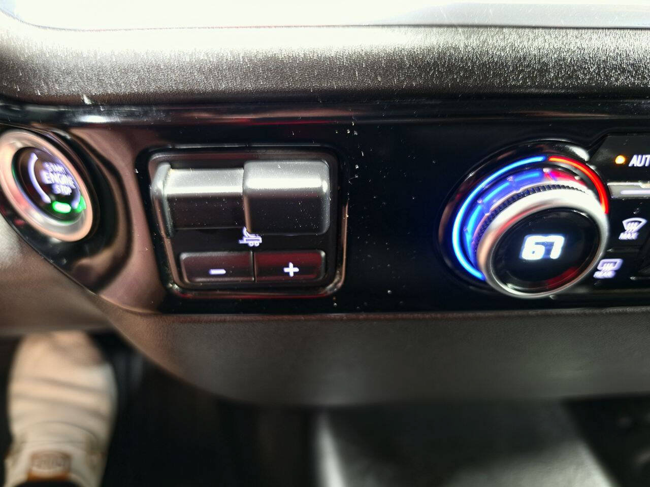Used 2024 GMC Sierra 3500 SLE w/ SLE Convenience Package AWD/4WD image 38
