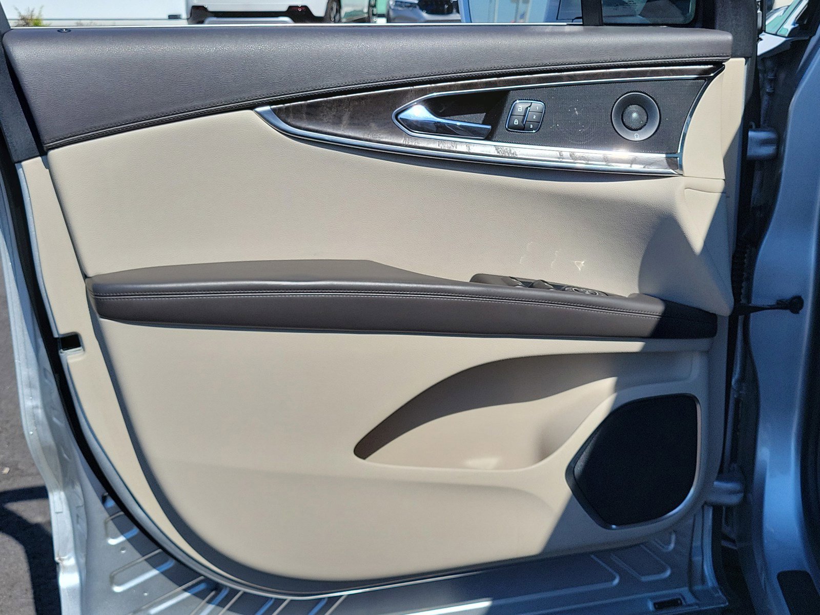 Used 2019 Lincoln Nautilus Reserve FWD image 13