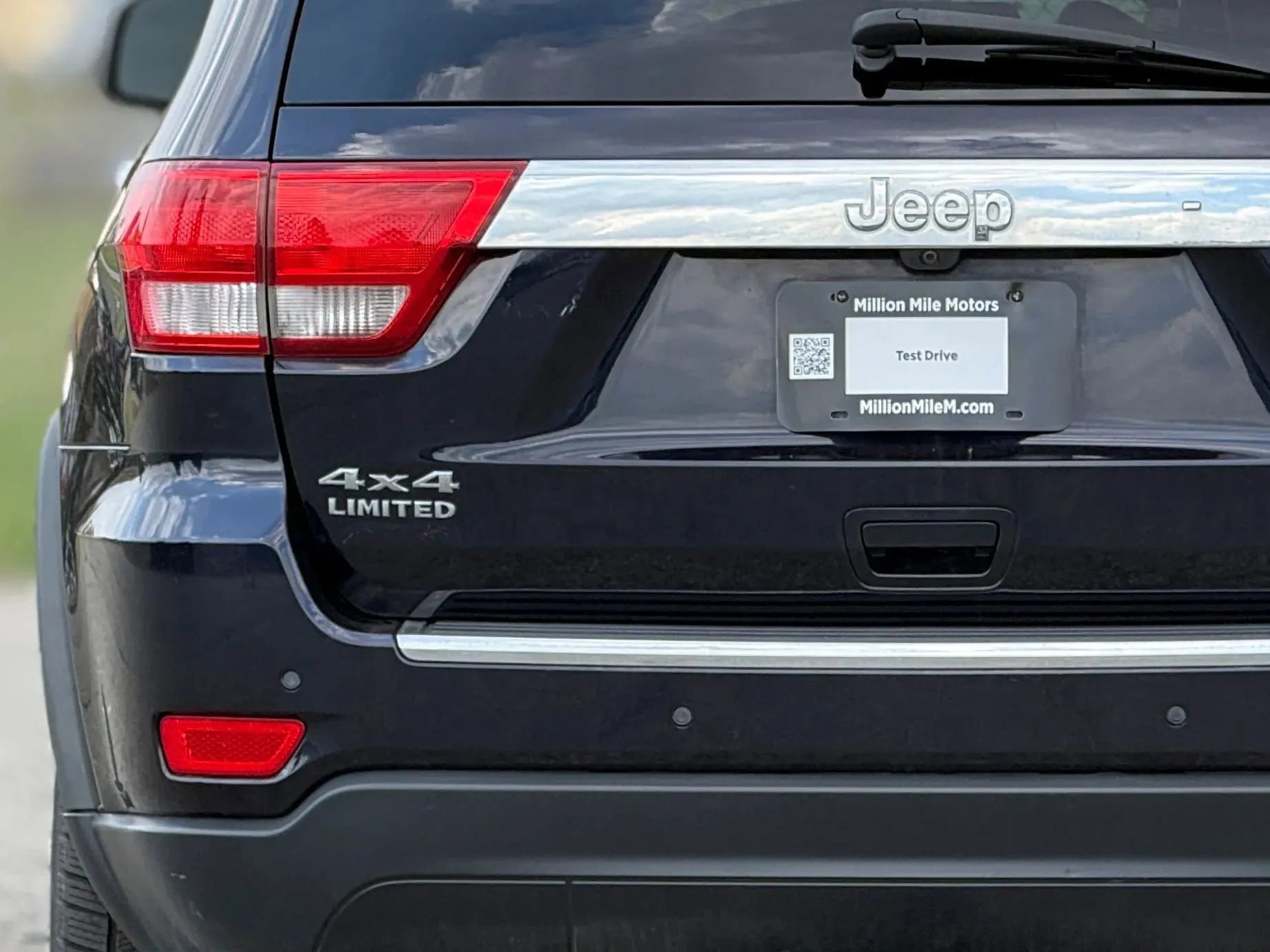 Used 2011 Jeep Grand Cherokee Limited w/ Luxury Group II image 13