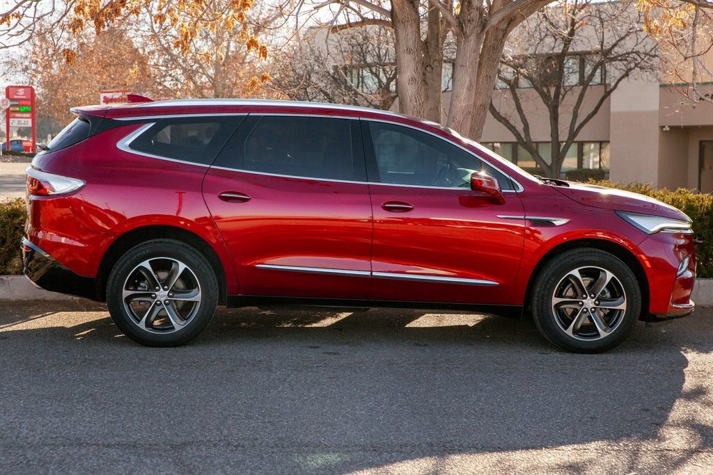 Used 2022 Buick Enclave Essence w/ Sport Touring Edition image 4