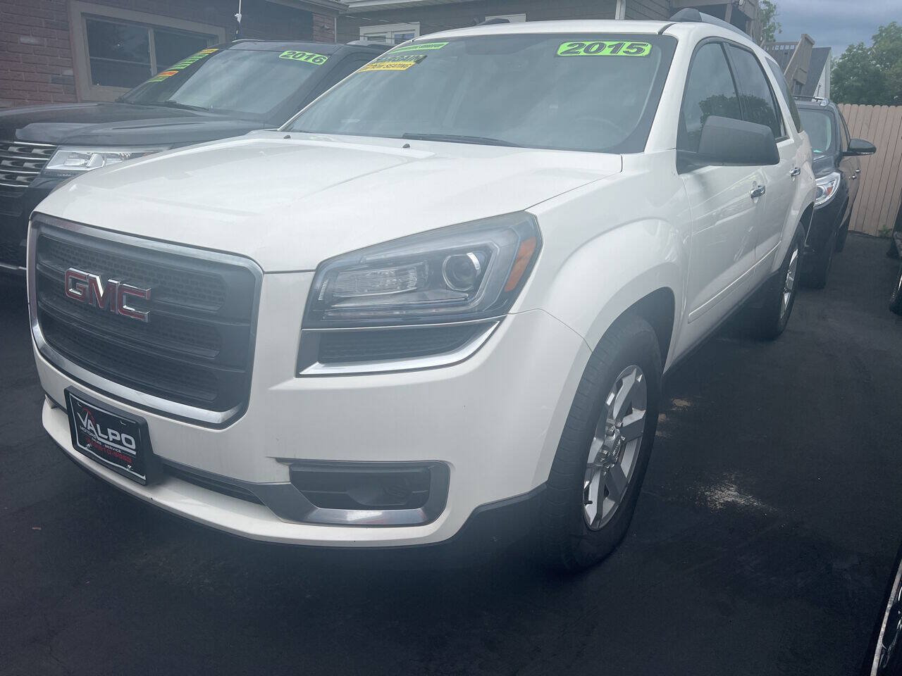 Used 2015 GMC Acadia SLE AWD/4WD image 2