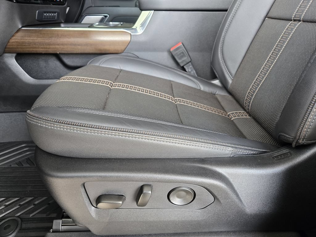 Used 2025 Chevrolet Silverado 3500 High Country w/ High Country Premium Package AWD/4WD image 29