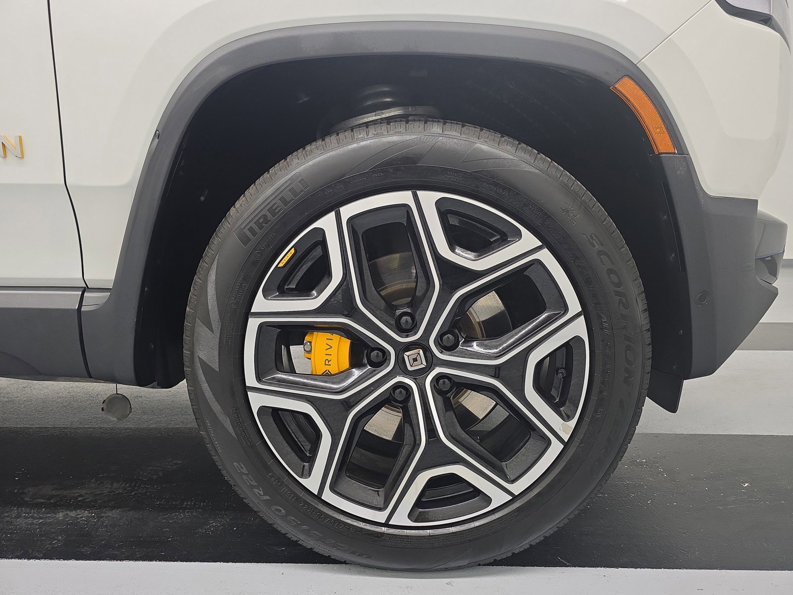 Used 2024 Rivian R1S Adventure AWD/4WD image 11
