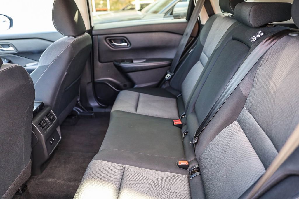 Used 2024 Nissan Rogue SV FWD image 11