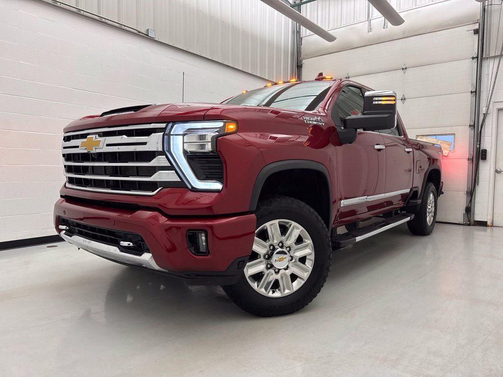 Used 2025 Chevrolet Silverado 2500 High Country w/ High Country Premium Package AWD/4WD image 3
