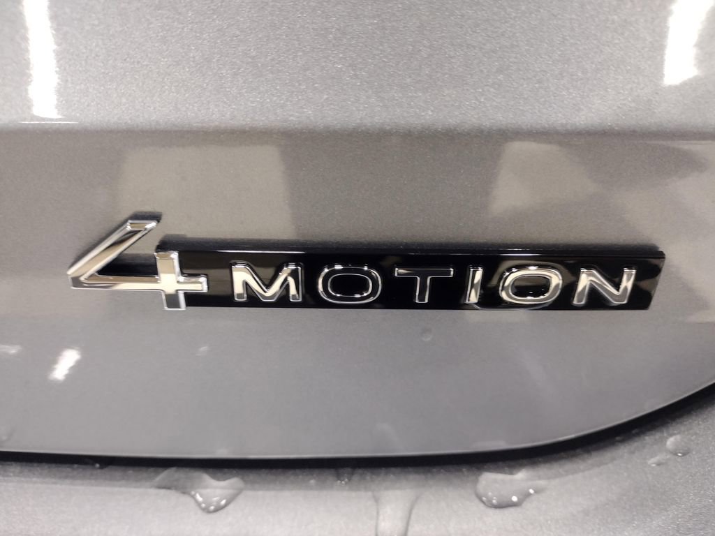 New 2025 Volkswagen Taos SE image 13