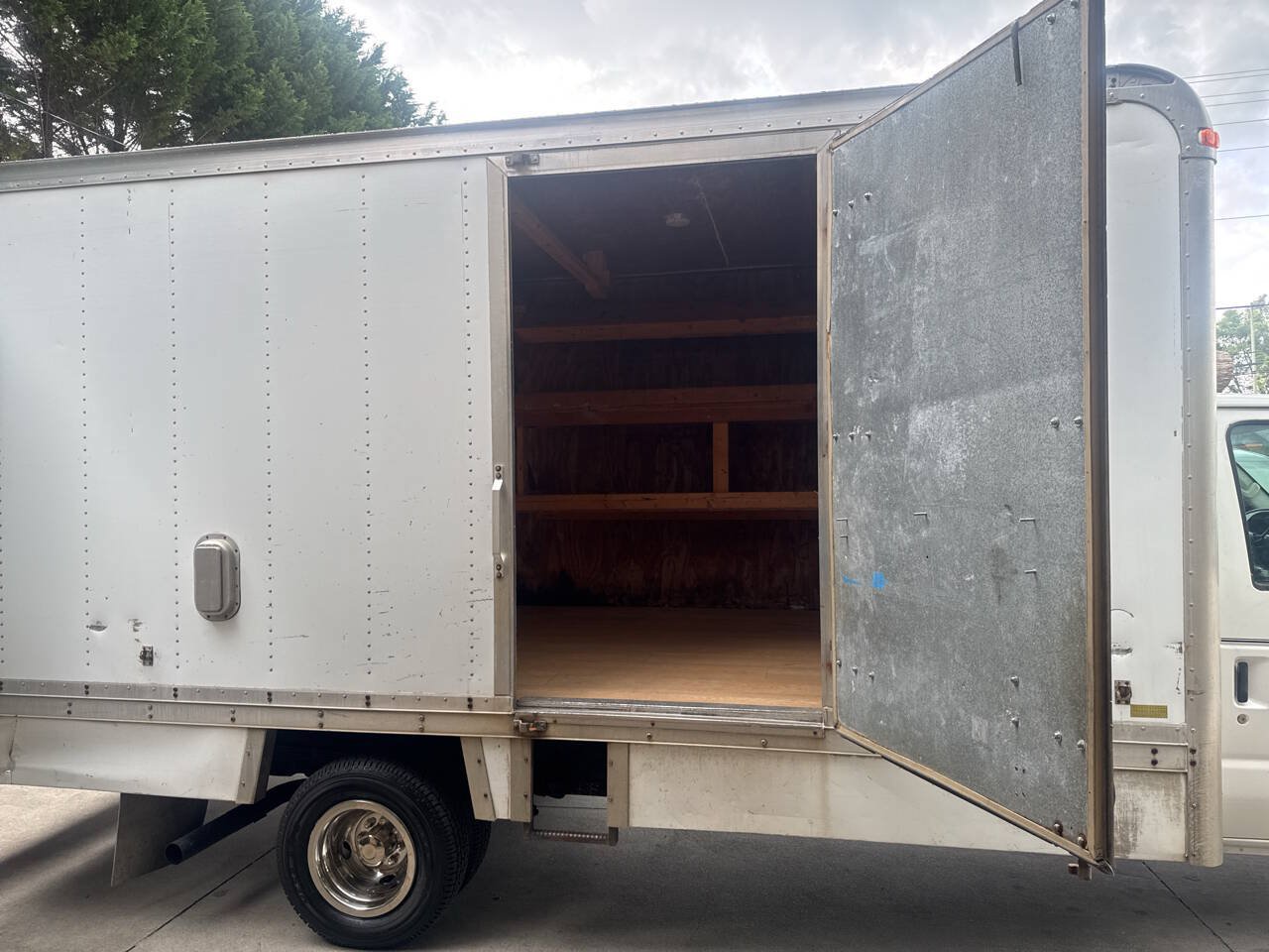 Used 2003 Ford E-450 and Econoline 450 RWD image 16