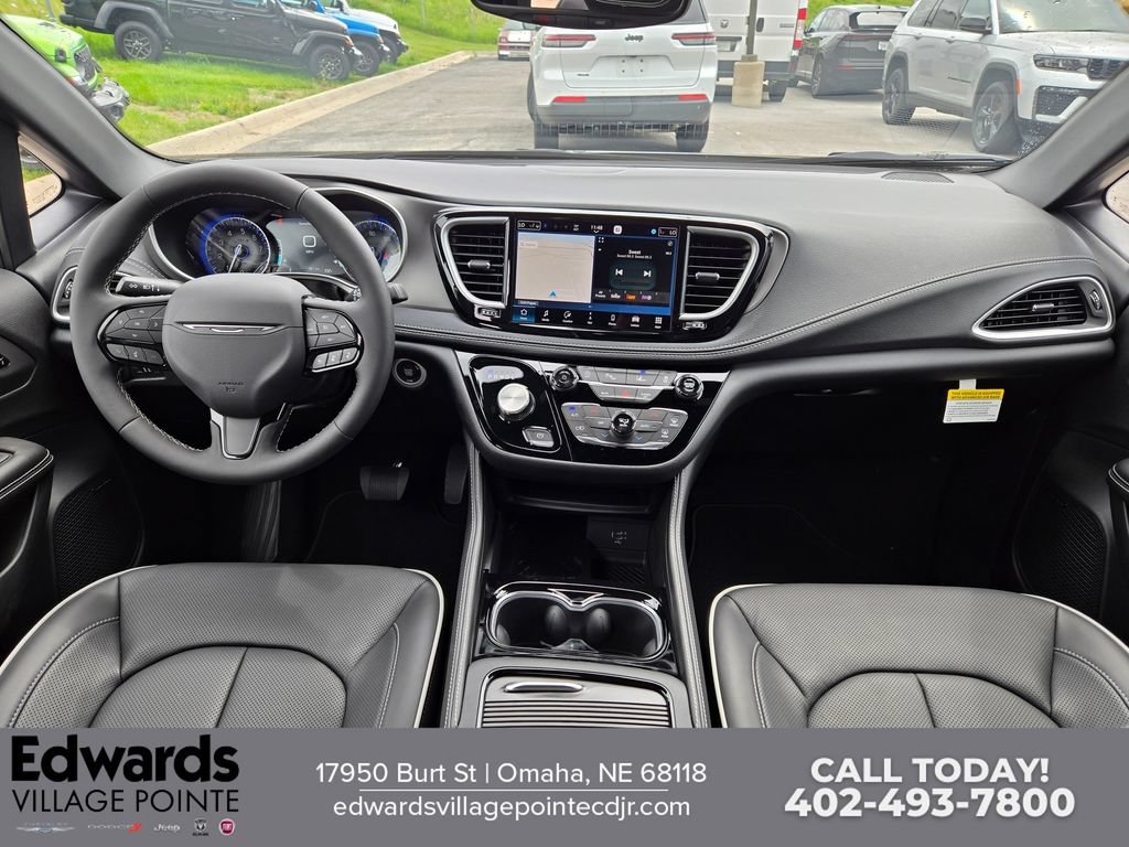 New 2027 Chrysler Pacifica Limited AWD/4WD image 16