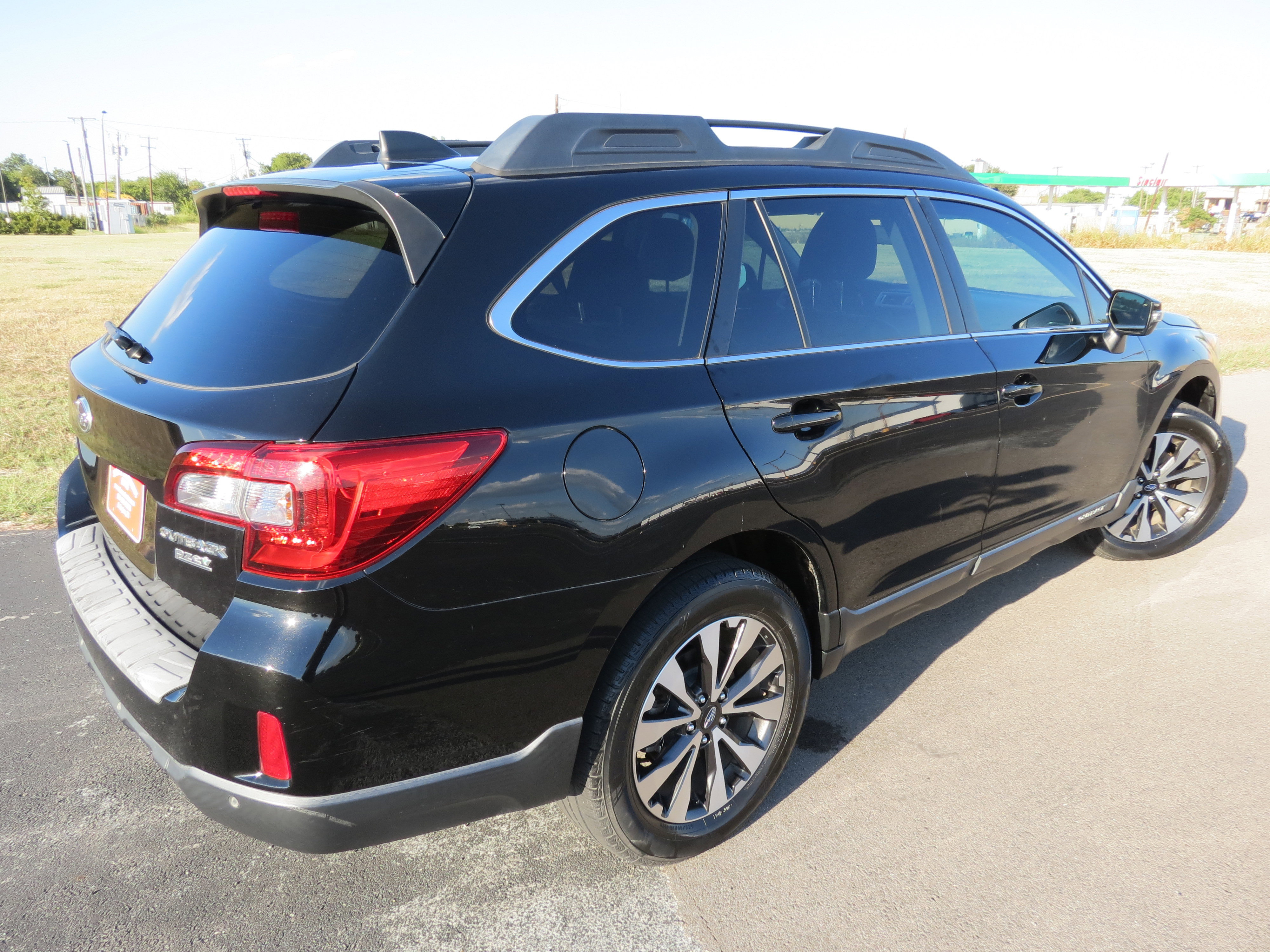 Used 2017 Subaru Outback 2.5i Limited image 6