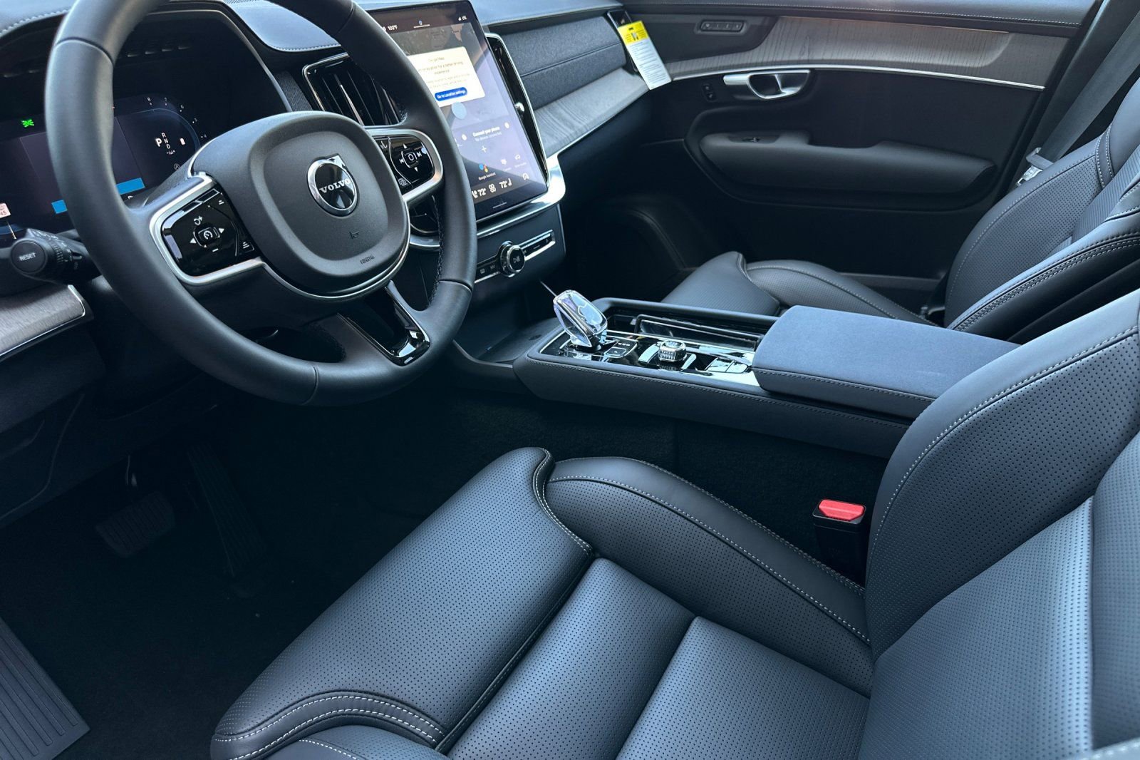 New 2025 Volvo XC90 B6 Ultra w/ Lounge Package AWD/4WD image 9