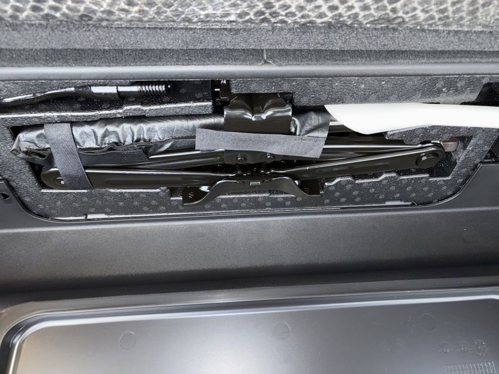 New 2025 Jeep Grand Cherokee L Limited w/ Luxury Tech Group II image 48