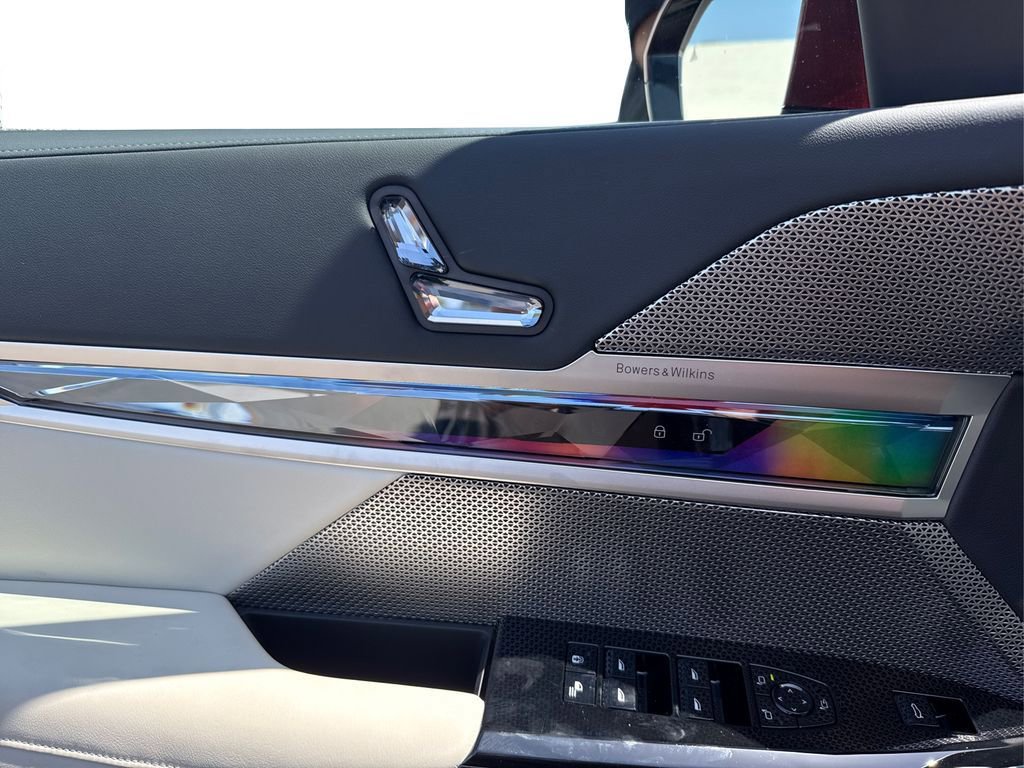 New 2025 BMW 750e xDrive image 25