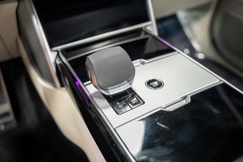 Used 2025 Land Rover Range Rover SE image 47