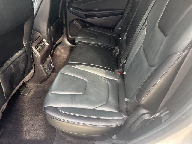 Used 2019 Ford Edge Titanium image 28