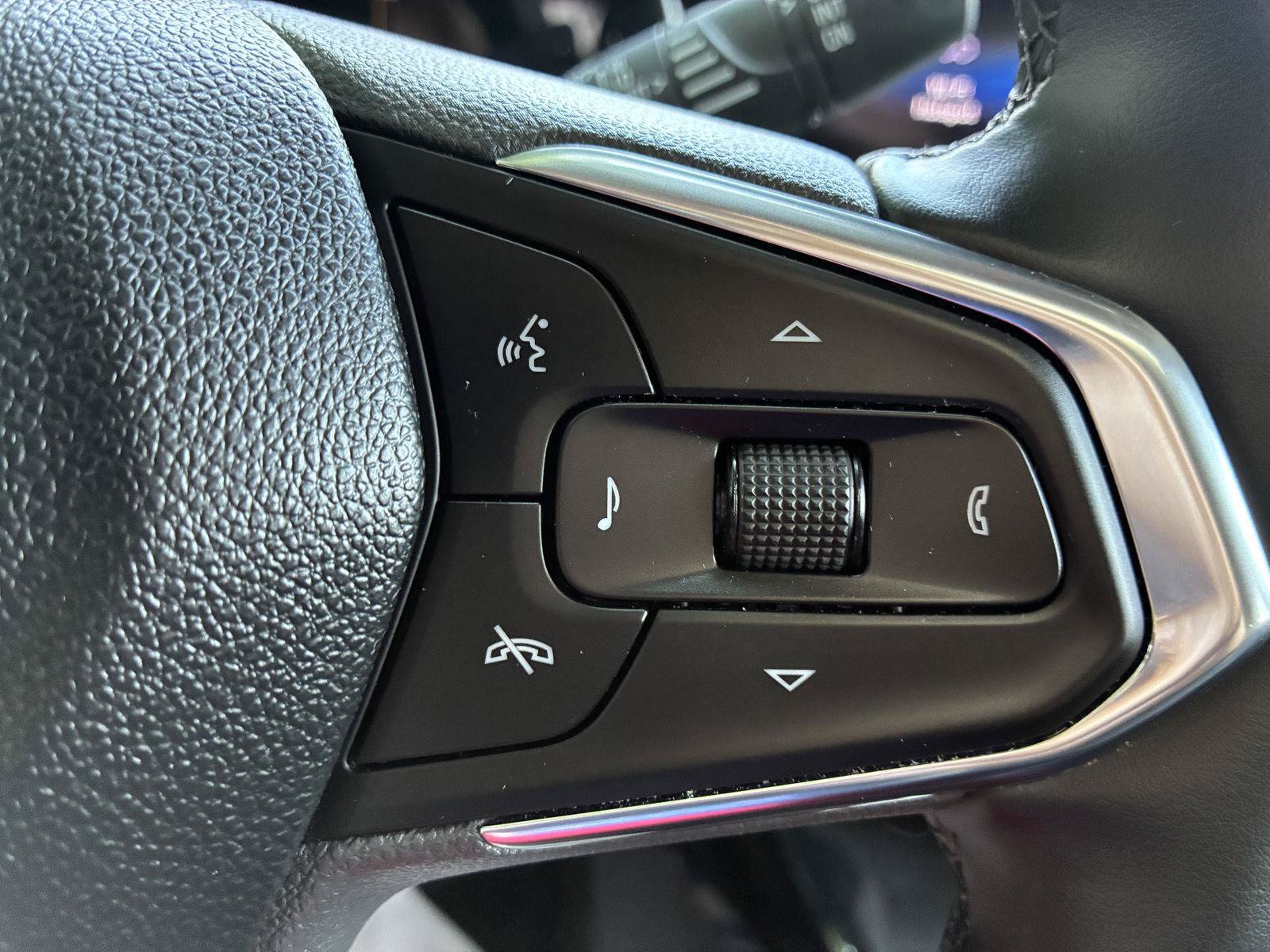 Used 2025 Chevrolet Trax ACTIV w/ Sunroof Package FWD image 23