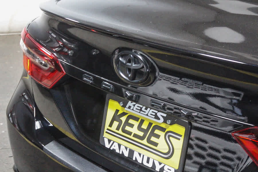 Used 2023 Toyota Camry SE FWD image 8