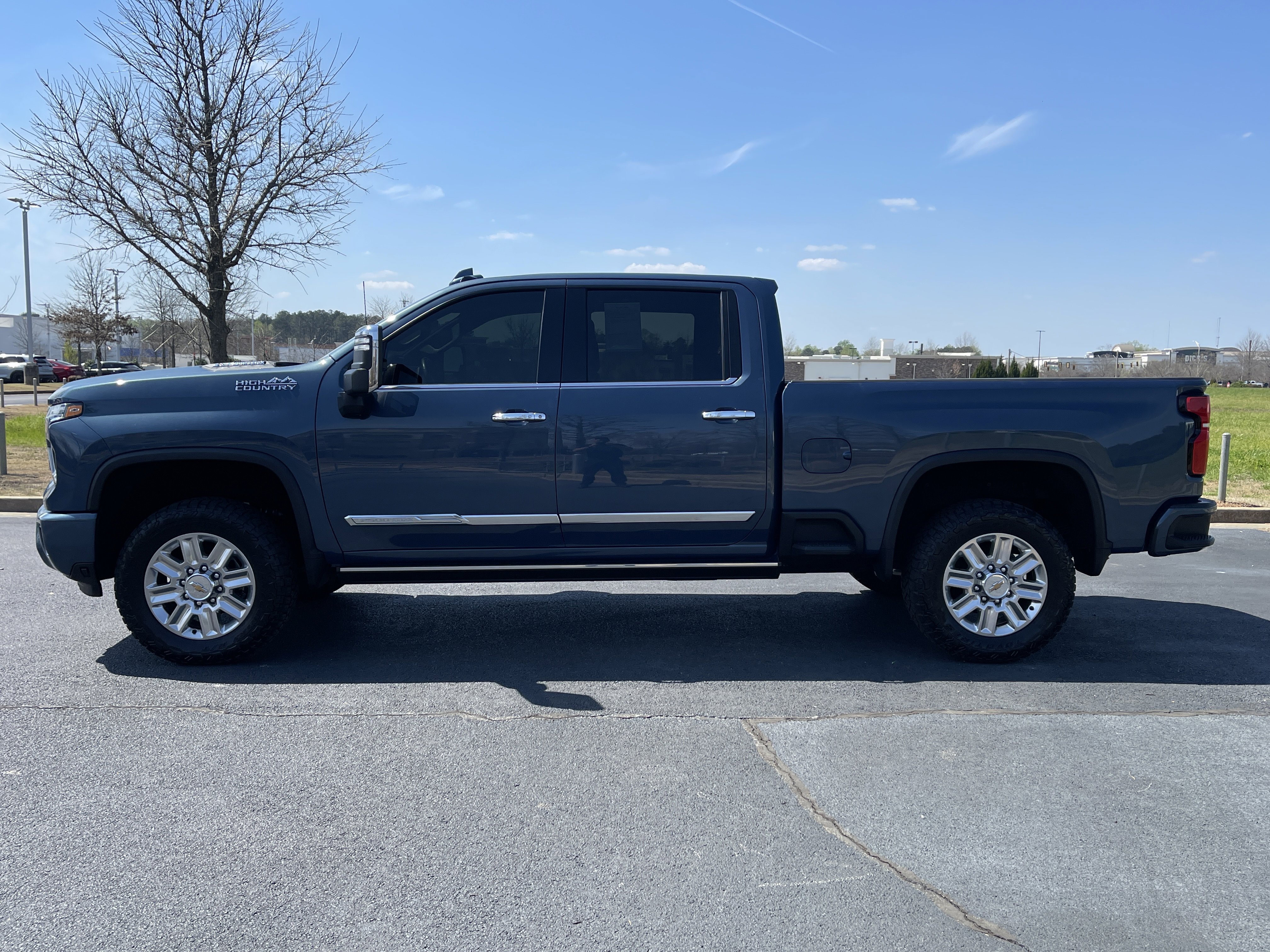 Used 2024 Chevrolet Silverado 2500 High Country w/ High Country Premium Package AWD/4WD image 6