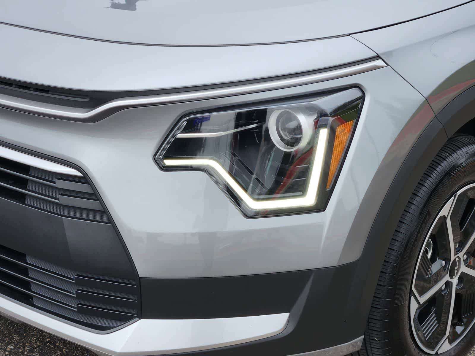 Certified 2024 Kia Niro EX FWD image 7