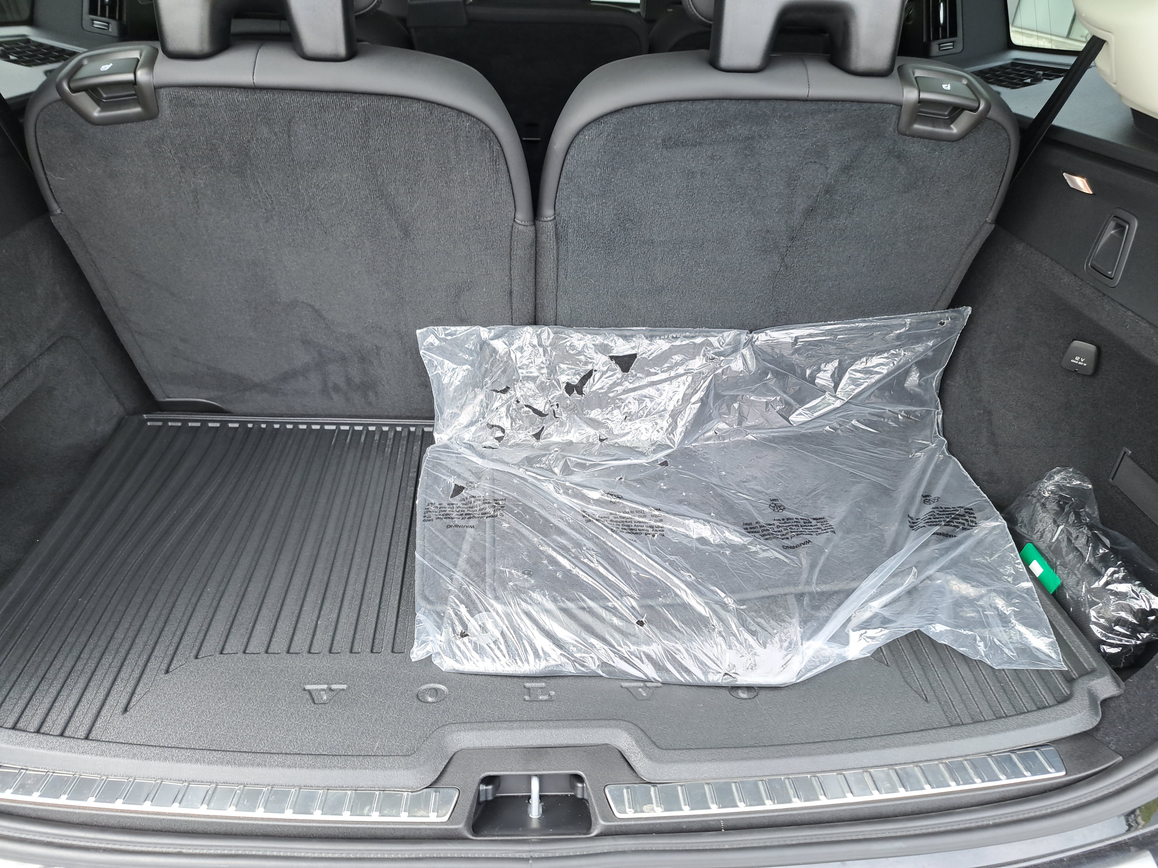New 2026 Volvo XC90 B6 Plus w/ Protection Package Premier AWD/4WD image 7