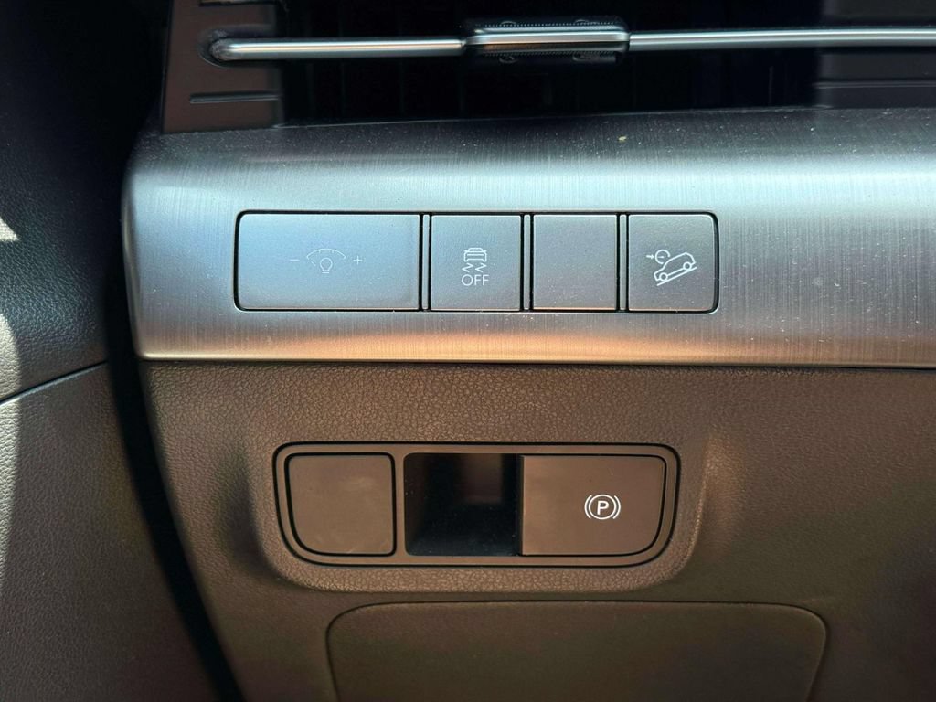 Used 2025 Hyundai Kona SEL FWD image 19