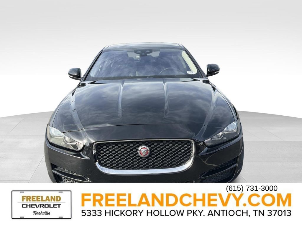 Used 2017 Jaguar XE image 9