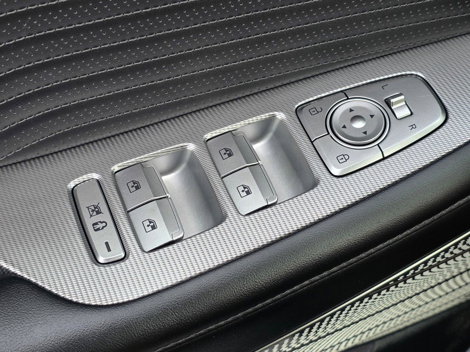 Used 2024 Hyundai Palisade Calligraphy image 22