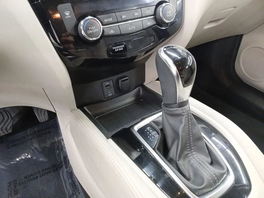 Used 2018 Nissan Rogue Sport SL FWD image 39