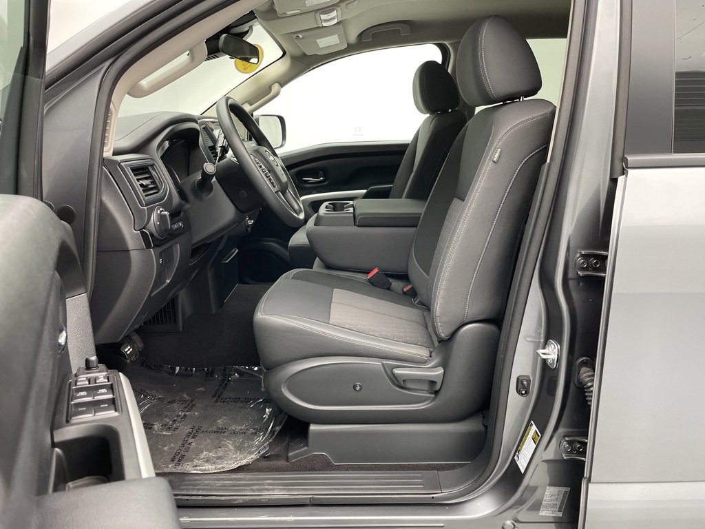 Used 2024 Nissan Titan SV image 13