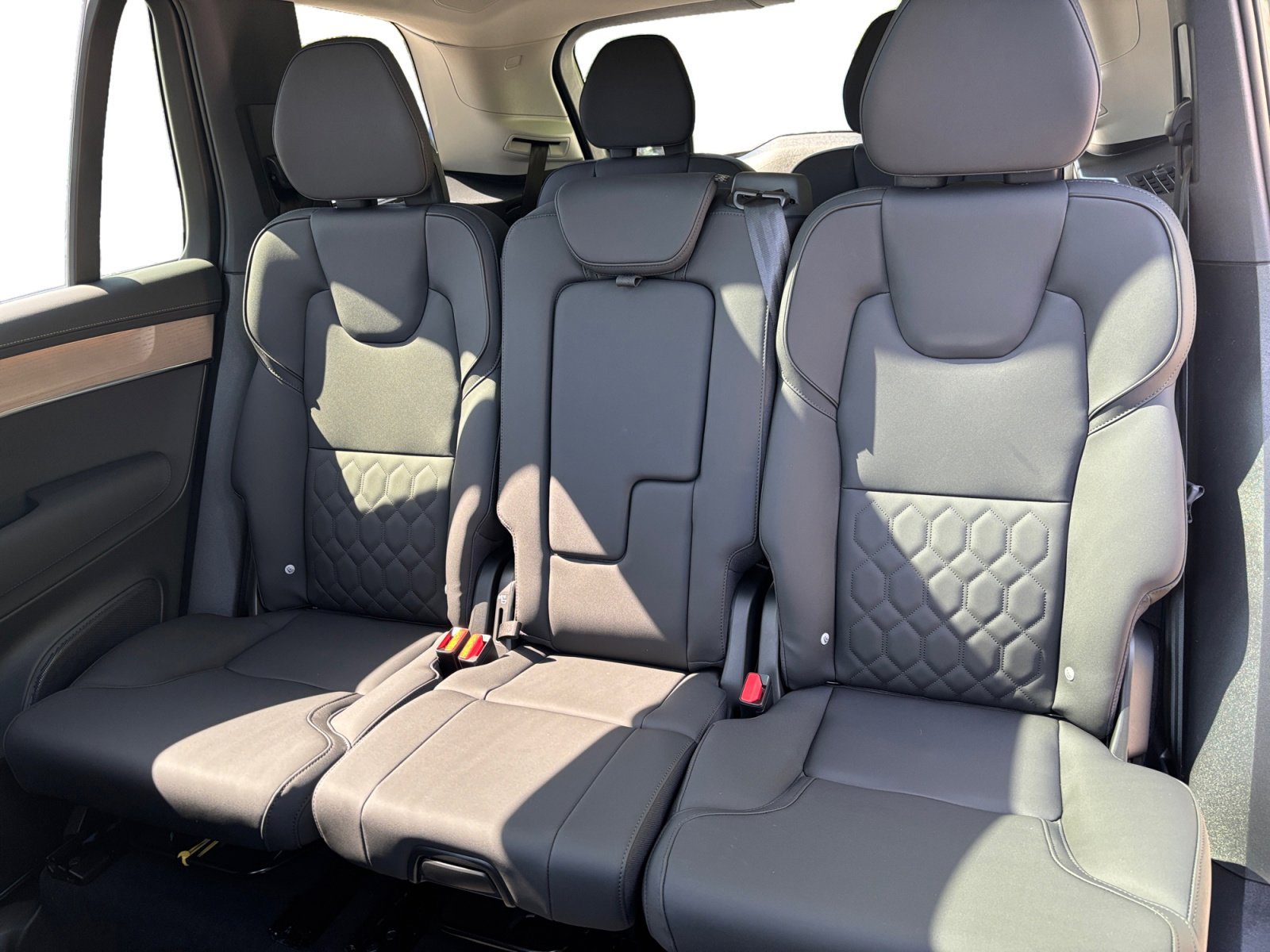 New 2026 Volvo XC90 T8 Plus w/ Protection Package Premier AWD/4WD image 40