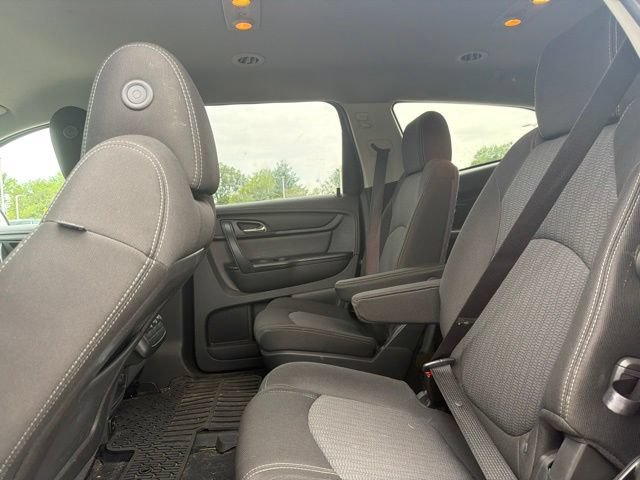 Used 2016 Chevrolet Traverse LT w/ Style and Technology Package FWD image 17