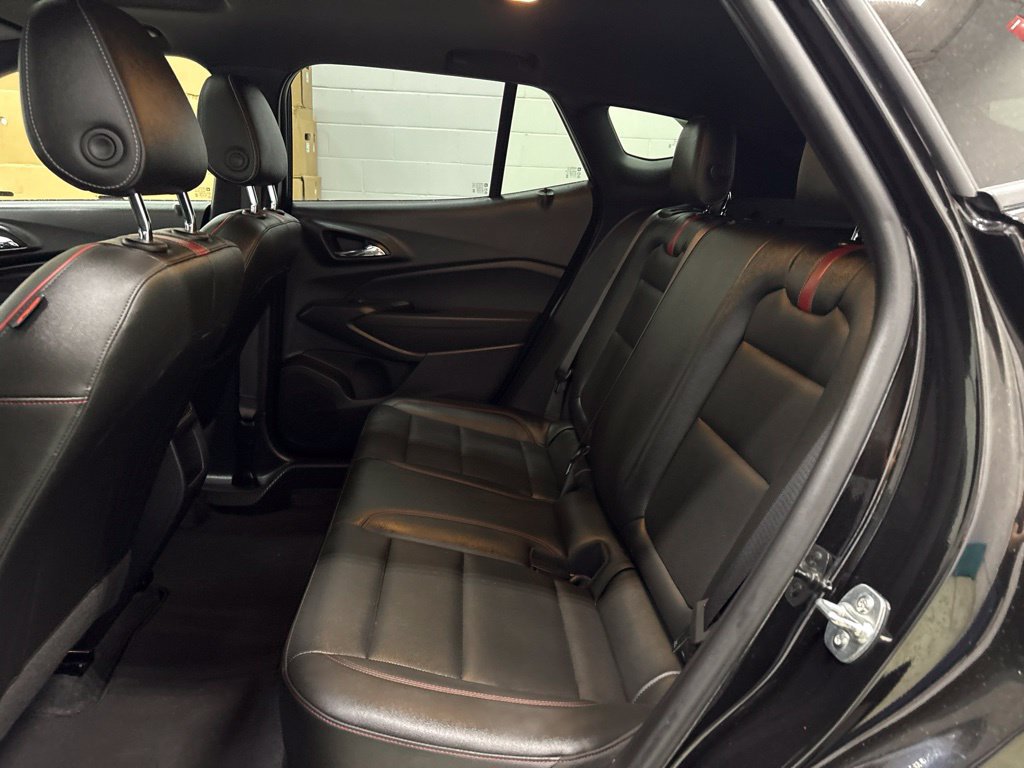 Used 2025 Chevrolet Trax RS w/ Sunroof Package FWD image 31