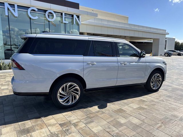 New 2026 Lincoln Navigator L Reserve AWD/4WD image 2