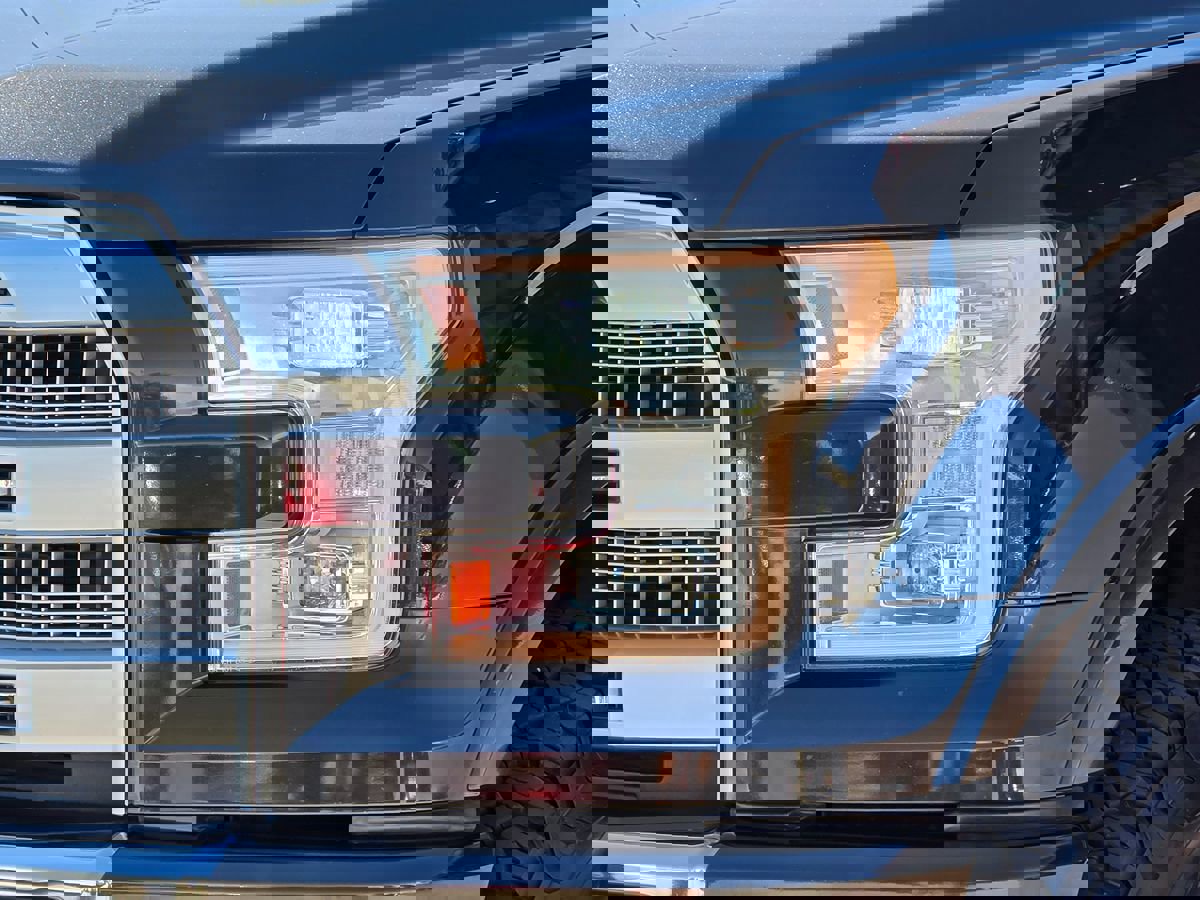 Used 2015 Ford F150 Platinum w/ Equipment Group 701A Luxury image 8