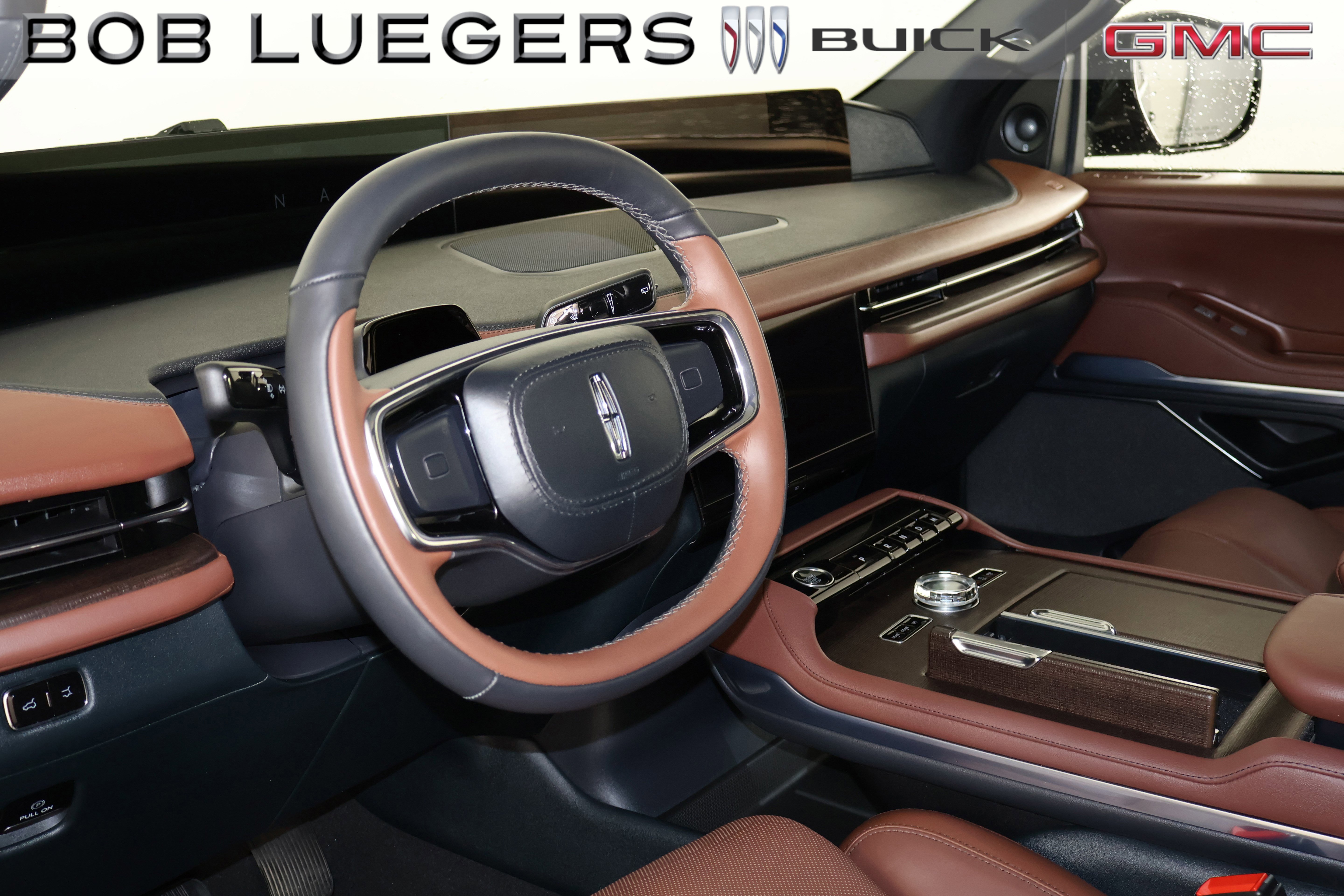 Used 2026 Lincoln Navigator Reserve AWD/4WD image 10