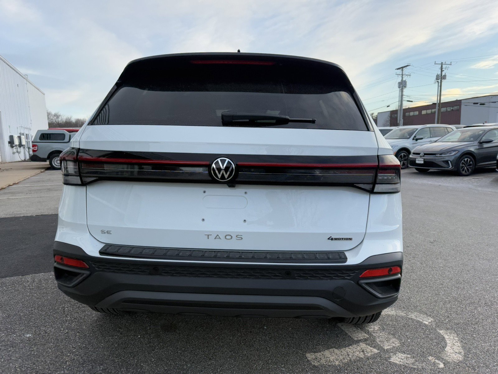 Used 2025 Volkswagen Taos SE AWD/4WD image 4