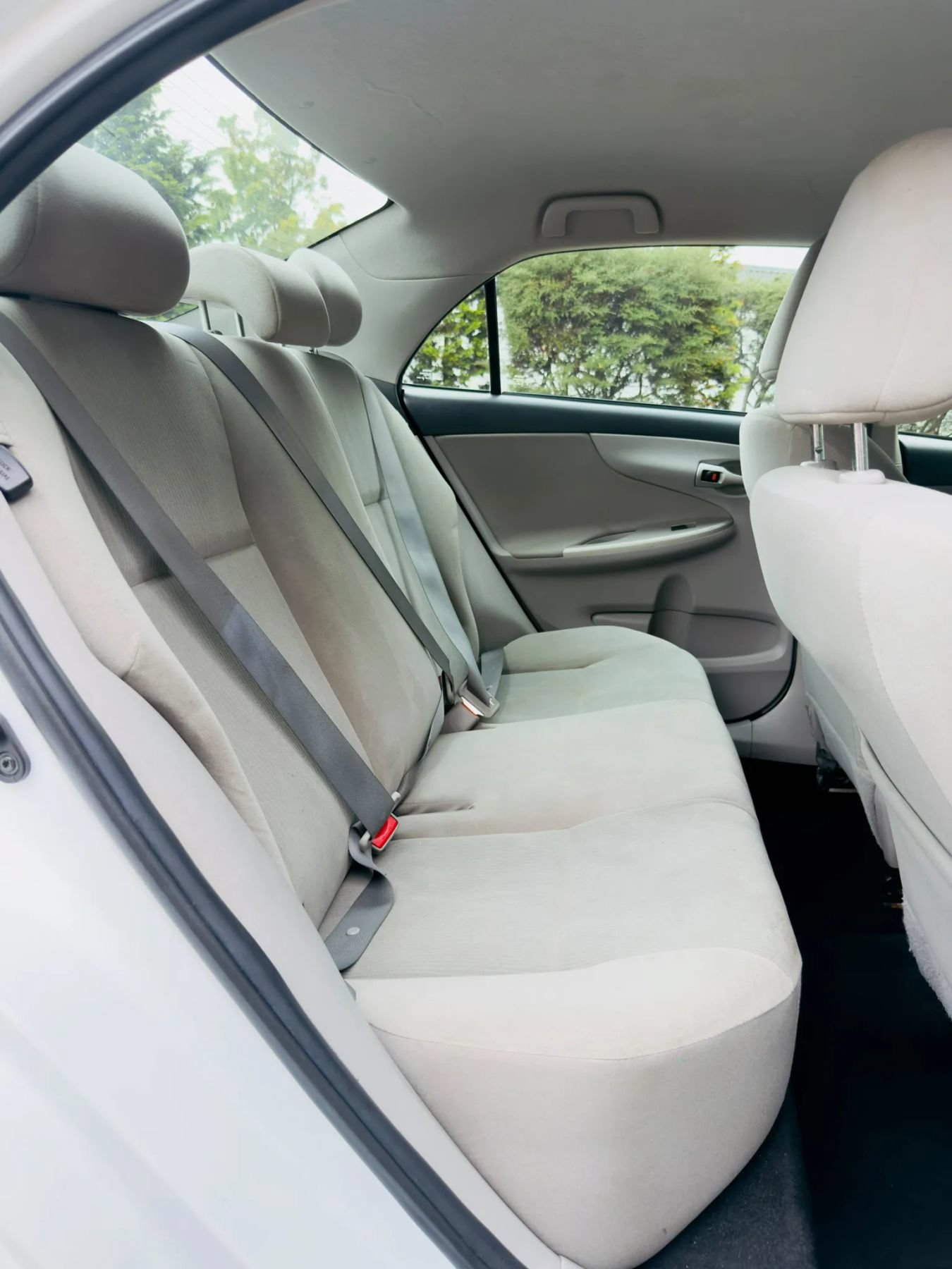 Used 2013 Toyota Corolla LE FWD image 12