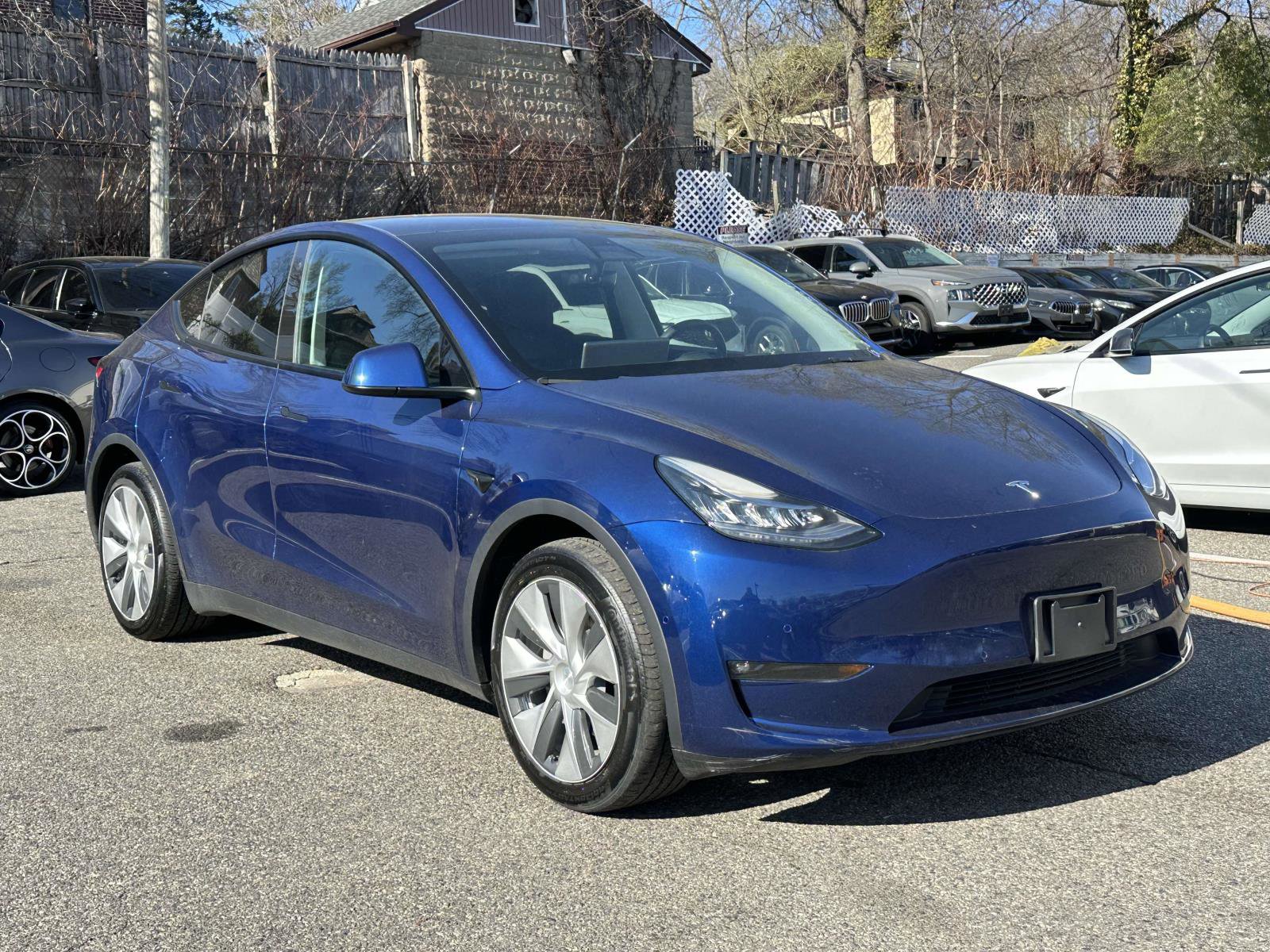 Used 2022 Tesla Model Y Long Range AWD/4WD image 1