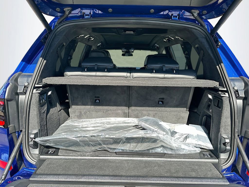 New 2026 BMW X7 M60i image 21