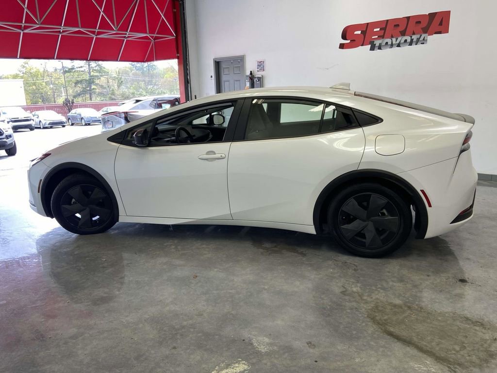 Used 2025 Toyota Prius LE FWD image 6