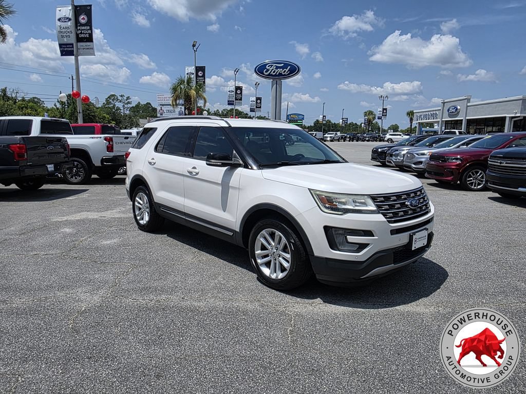 Used 2017 Ford Explorer XLT w/ Equipment Group 202A FWD image 8