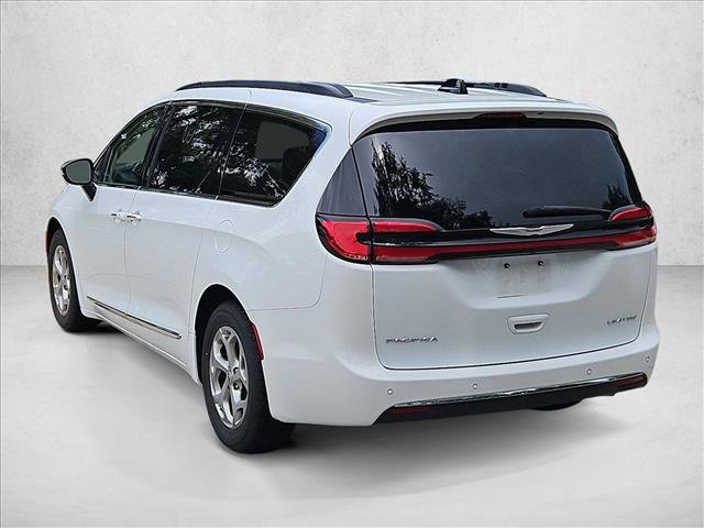 Used 2023 Chrysler Pacifica Limited FWD image 7